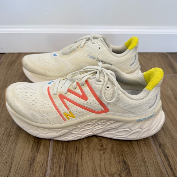 New Balance Fresh Foam X More v4 B-WHITE Running Athletic Shoe Size 9.5 - Picture 9 of 17